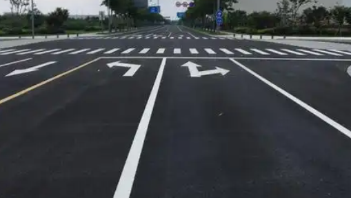 蘇州相城區(qū)廠區(qū)劃線選哪家？專業(yè)施工團隊，多年經(jīng)驗值得信賴